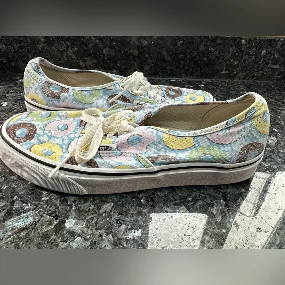 VANS RARE Authentic Donuts Munchies Sprinkles Shoes Size 7.5 Men's 9 Women's